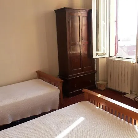 Sleeps 4 Wifi *